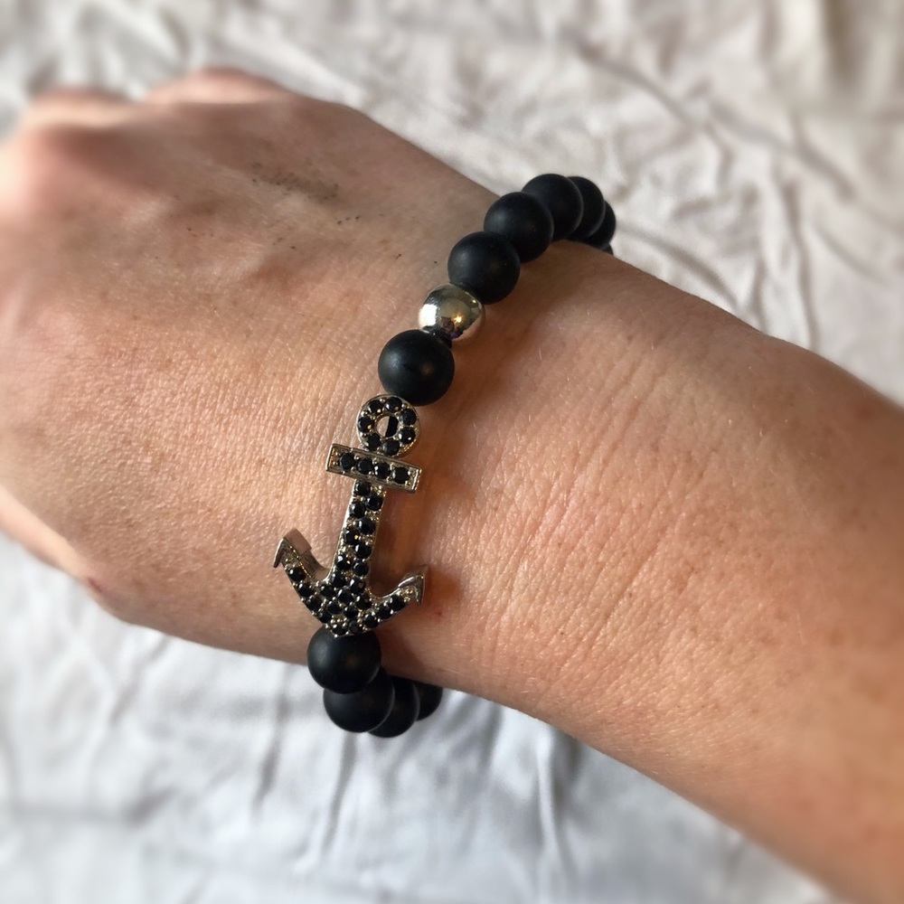 Cool beaded Anchor bracelet with black jewels